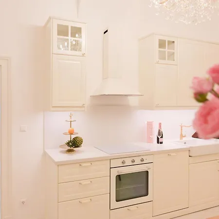 Gutenberg Le Grand ---free Parking--- Klagenfurt am Woerthersee